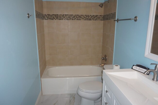 Building Photo - 3 Bedroom 2 Bathroom Corner lot home