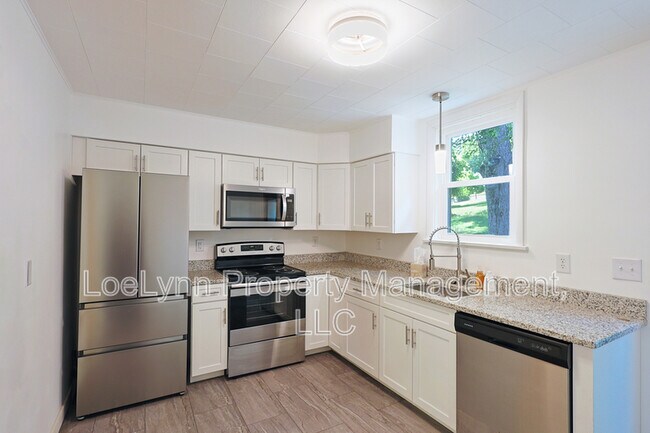 Building Photo - 505 B St