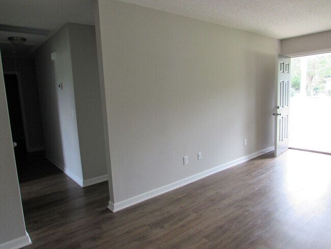 Building Photo - 1000A Mayfield Dr