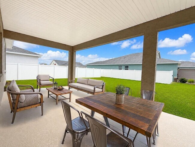 Building Photo - Experience modern & expansive living in this corner-lot 5Bedrooms/3.5Bath home at Ocala!