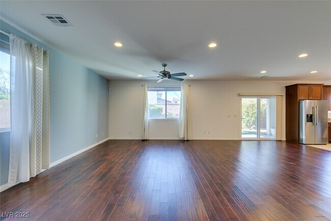 Building Photo - 10465 Saddle Mountain St