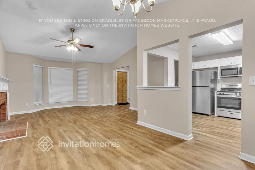 Building Photo - 3728 Adamsville Dr SW