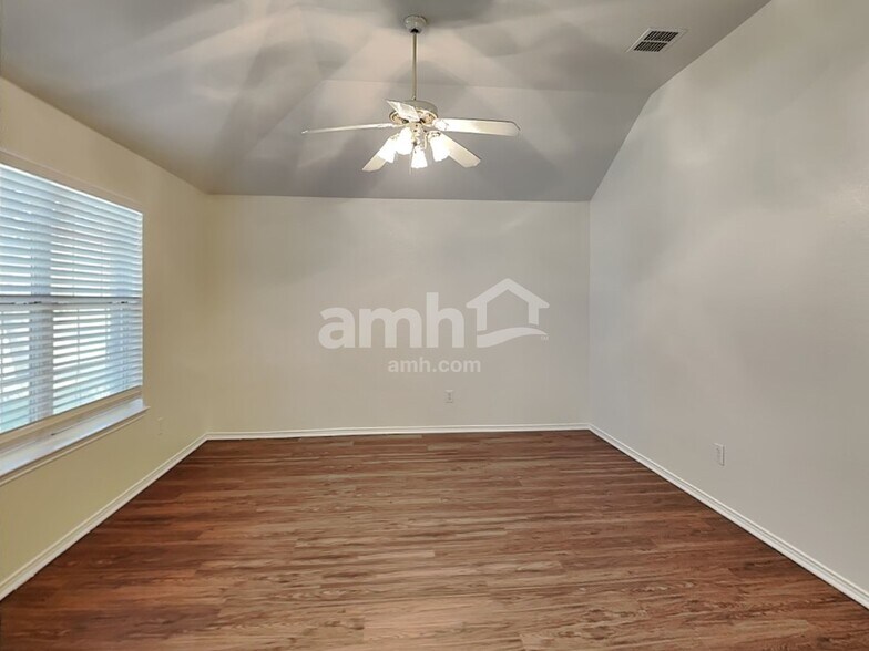 Building Photo - 432 Round Rock Rd