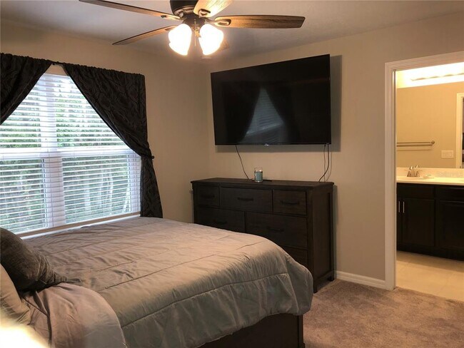 Building Photo - 10549 Oakside Dr