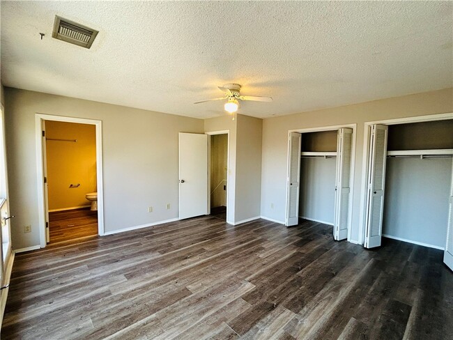 Building Photo - 17 Dogwood Dr