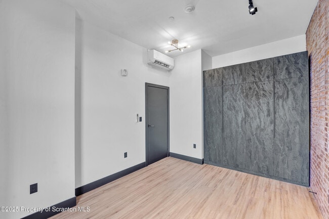 Building Photo - 115 Penn Ave