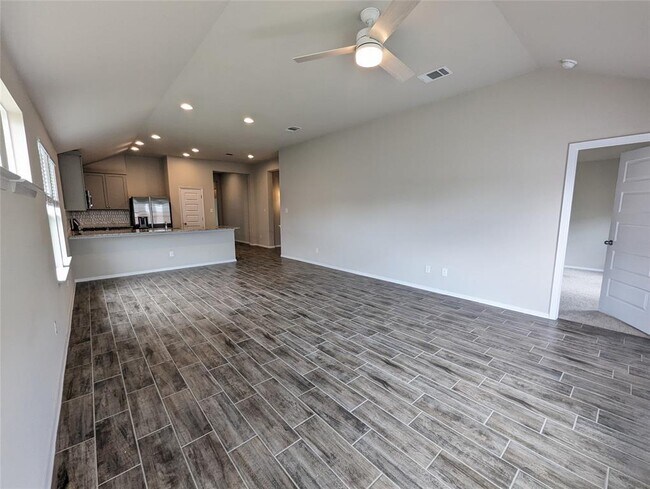 Building Photo - 212 Rollingwood Dr
