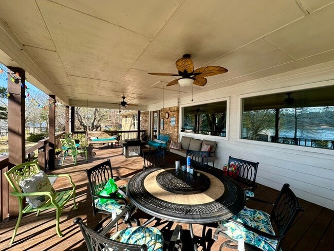 Building Photo - Stunning, fully furnished 3-bedroom, 2-bath lakefront home on Lake Palestine!
