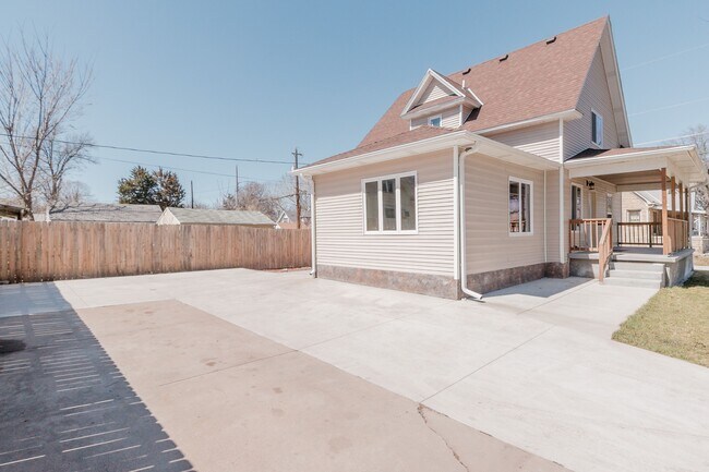 Building Photo - 1529 S 9th St