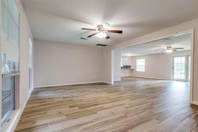 Building Photo - 8915 Bintliff Dr