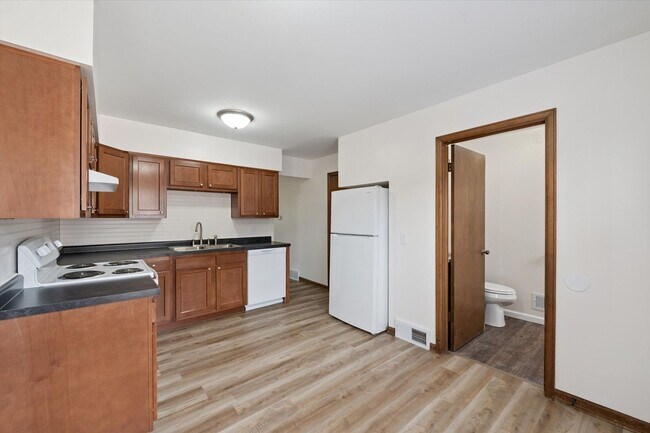 Building Photo - 5427-5433 Glenridge