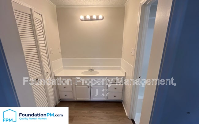 Building Photo - 2143 Vollintine Ave