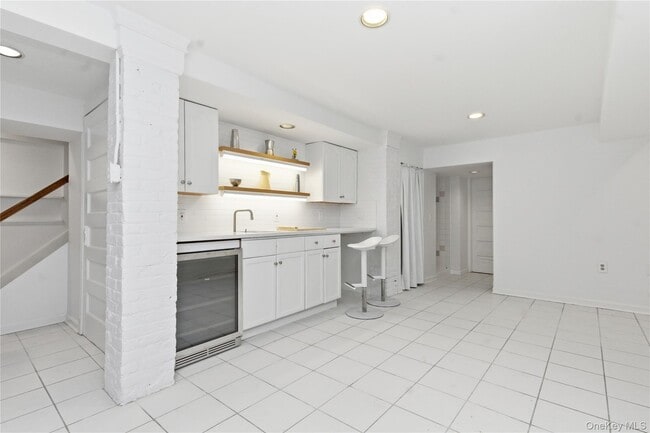 Building Photo - 82 Quinby Ave