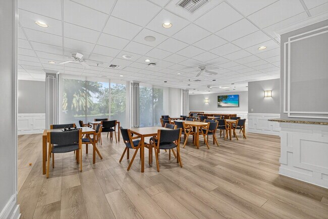 Building Photo - 1300 Jimmy Buffett Mem Hwy