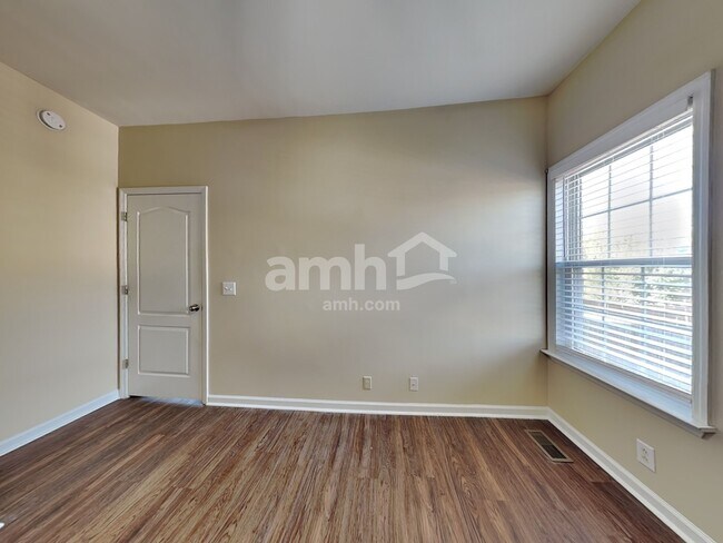 Building Photo - 4002 Greentree Ct