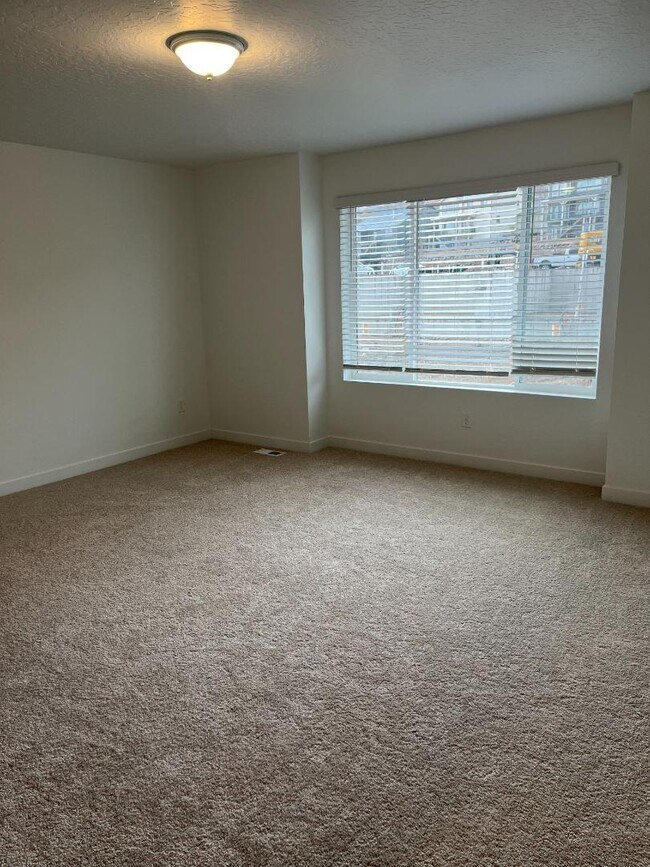 Building Photo - 2384 Canal Vw Ln