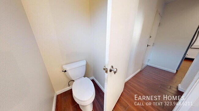 Building Photo - 7231 Balboa Blvd