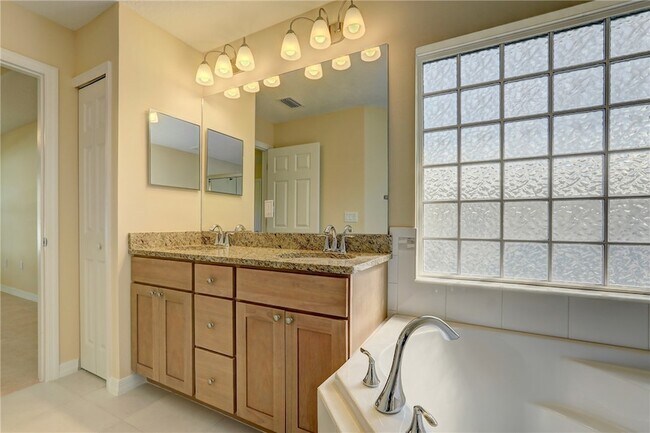 Building Photo - 674 Stevenson Ave