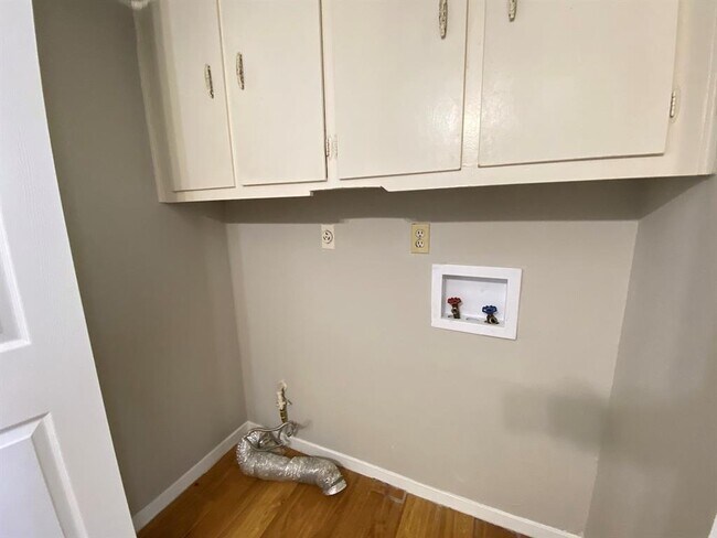 Building Photo - 11200 Renel Dr
