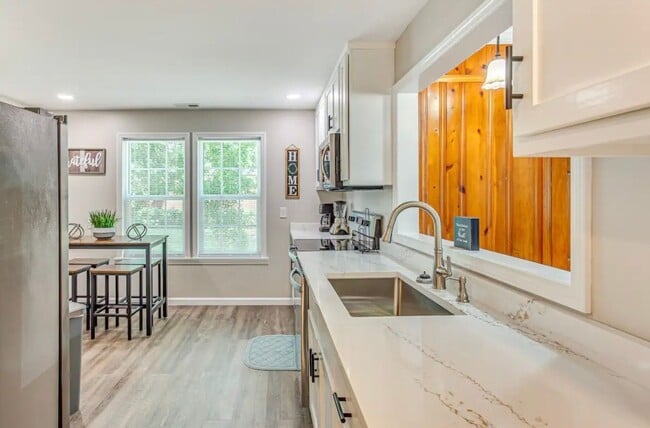 Building Photo - 208 E Columbus St