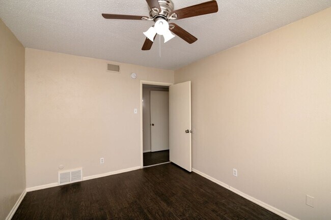 Building Photo - 5302 Wonder Dr