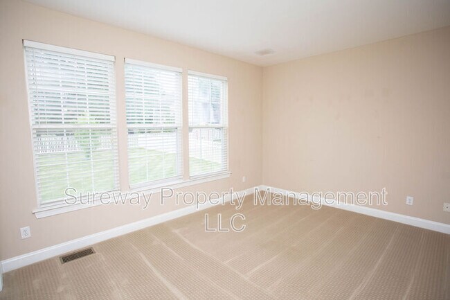 Building Photo - 7 Amaryllis Ln