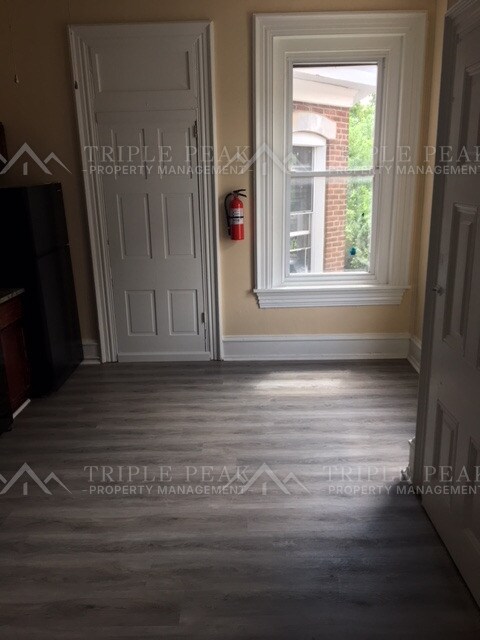 Building Photo - 1044 DeKalb St