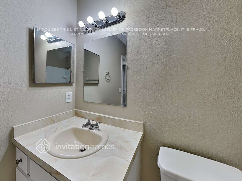 Building Photo - 122 Van Dyck Dr