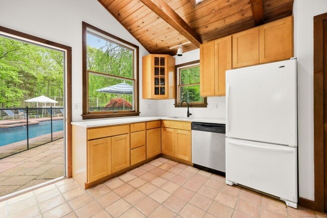 Building Photo - 7 White Oak Ln