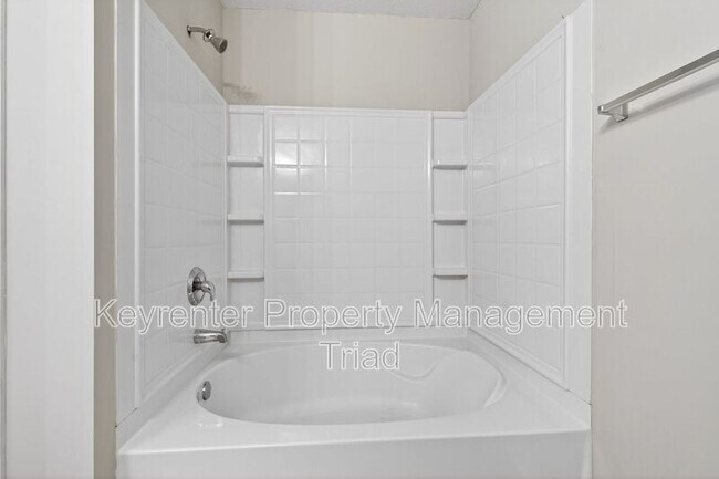 Building Photo - 2703 Stafford St