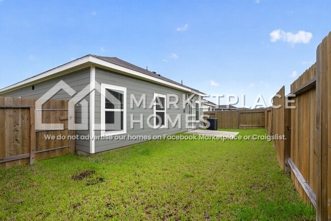 Building Photo - 15623 Plum Brk Dr