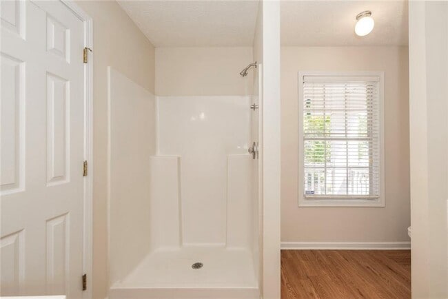 Building Photo - 663 Lakes Cir