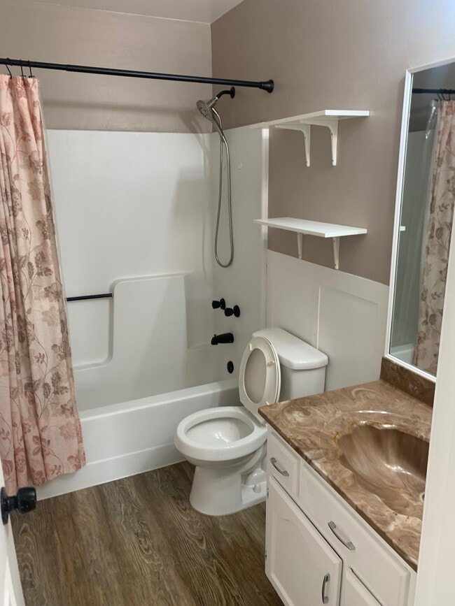 Building Photo - 5545 Oak Branch Cir N