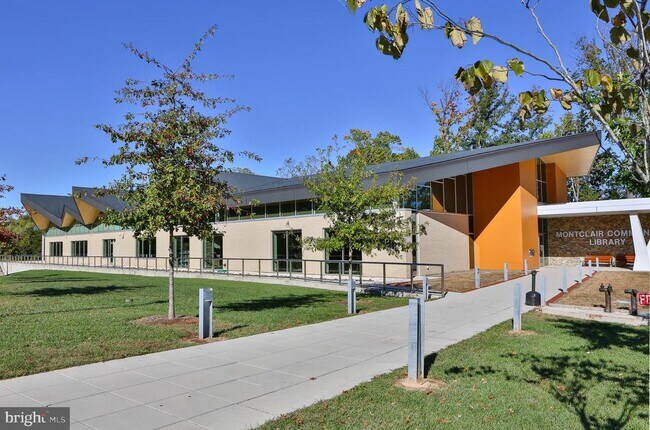 Building Photo - 5111 Lands End Ct