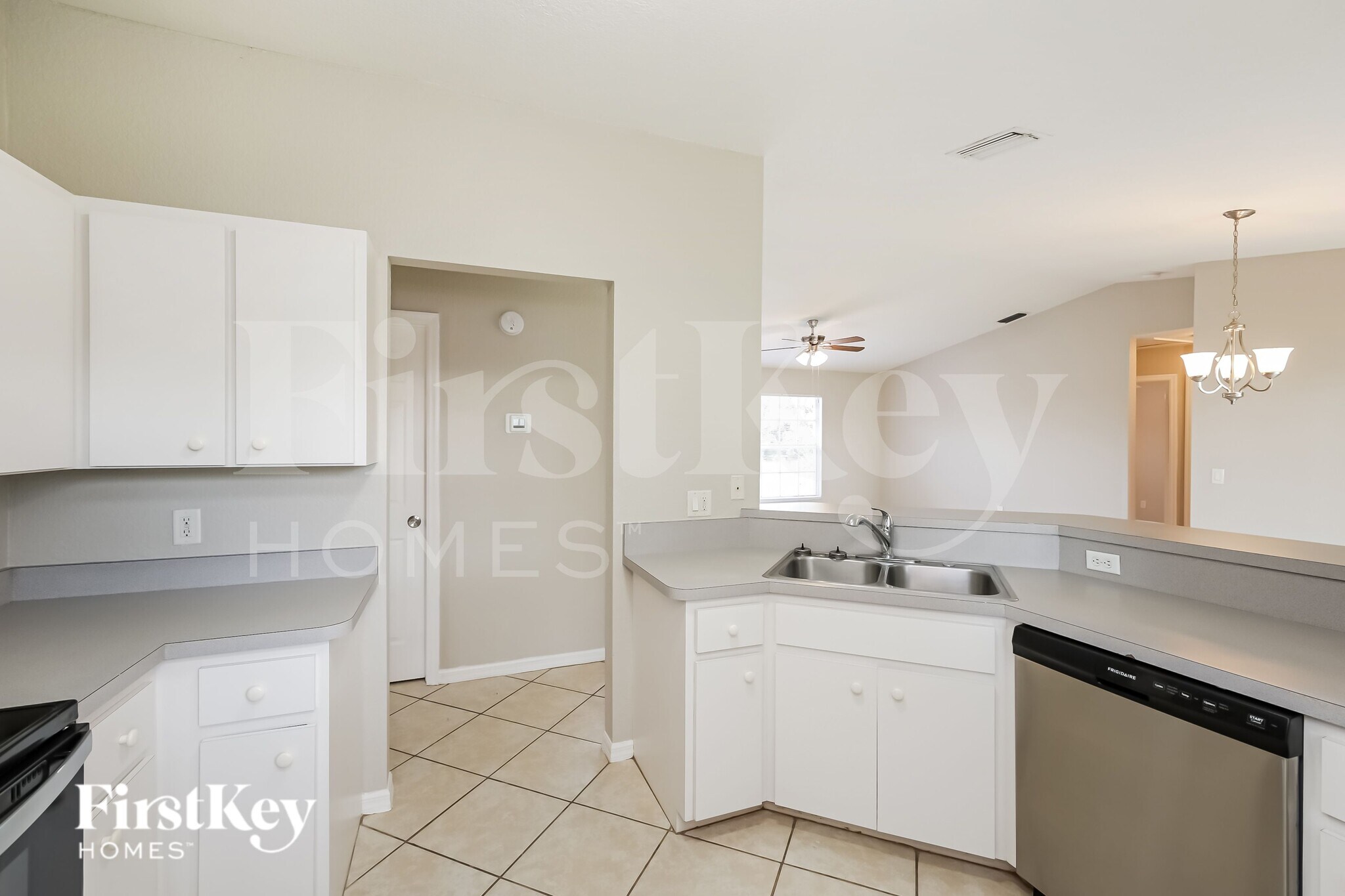 Building Photo - 2565 Vogler Ln