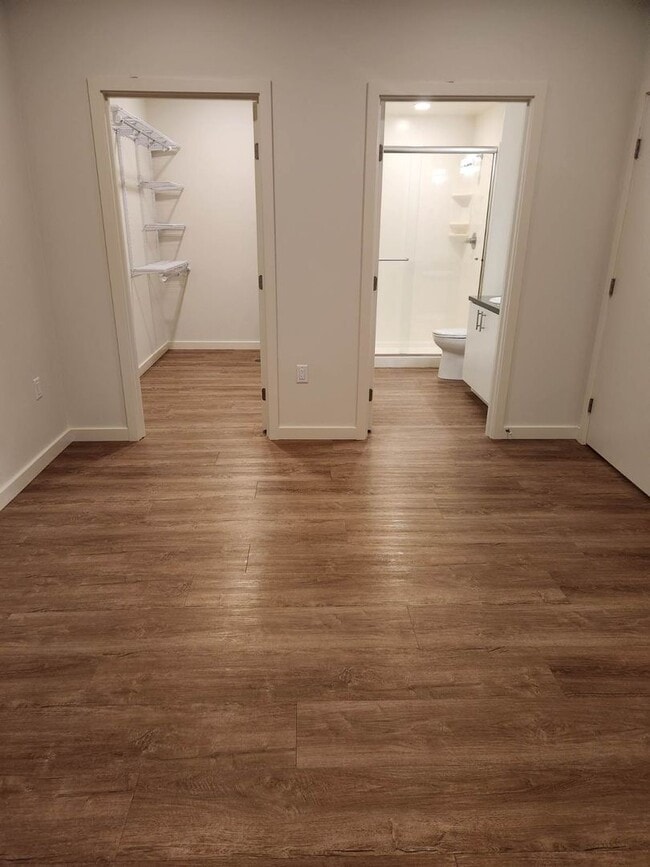 Building Photo - Golf View 2 Bedroom, 2 Bath Flat