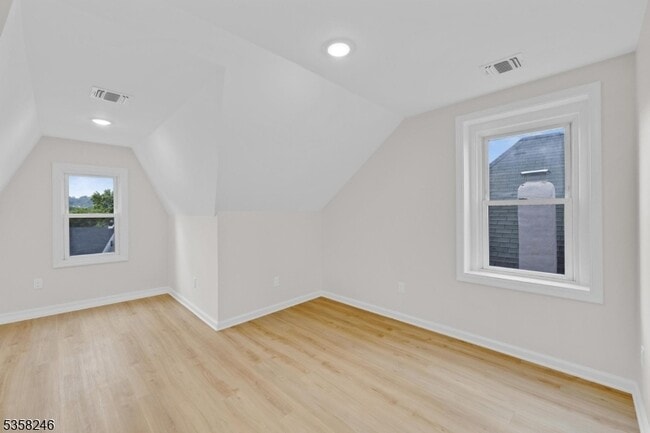 Building Photo - 106 Bennett St