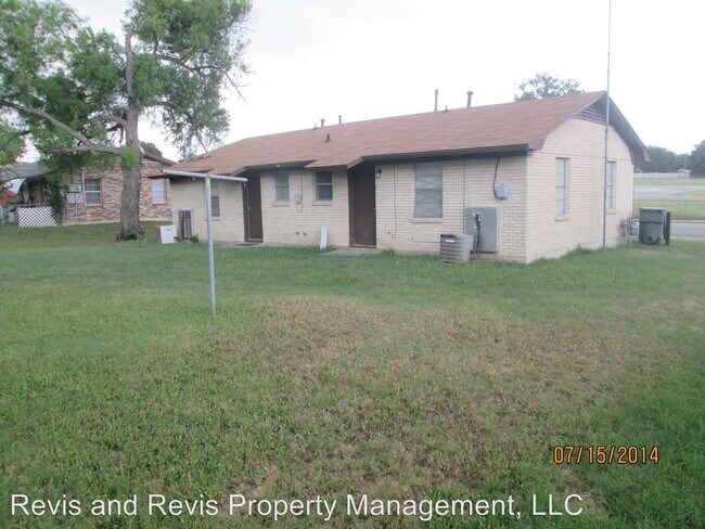 Building Photo - 1601 N W S Young Dr