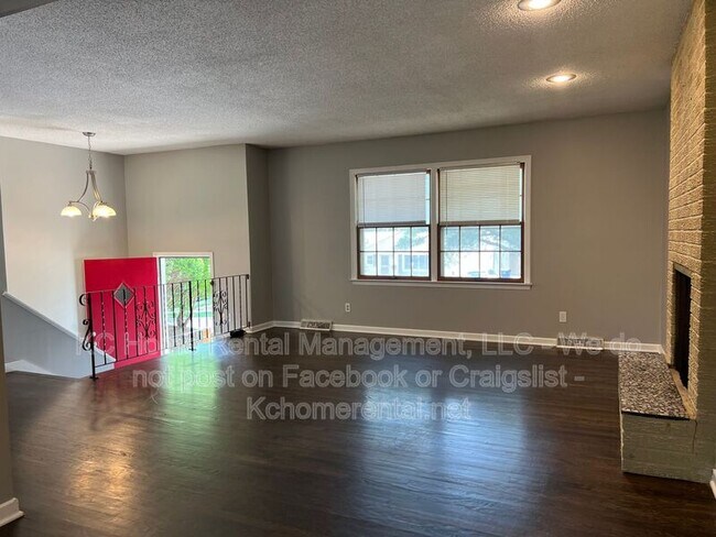 Building Photo - 6708 W 71st Terrace