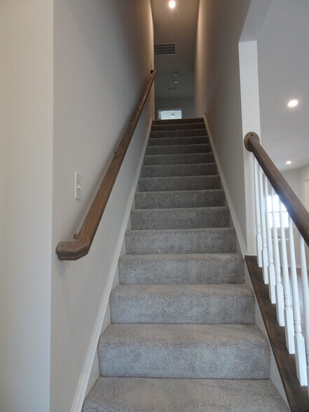 Building Photo - 185 Sandstone Cir