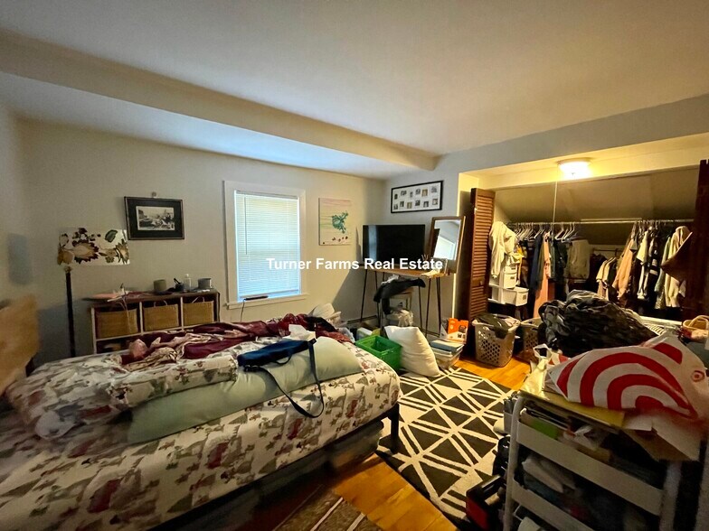 Building Photo - 42 Sewall St