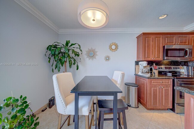 Building Photo - 5555 Ludlam Rd