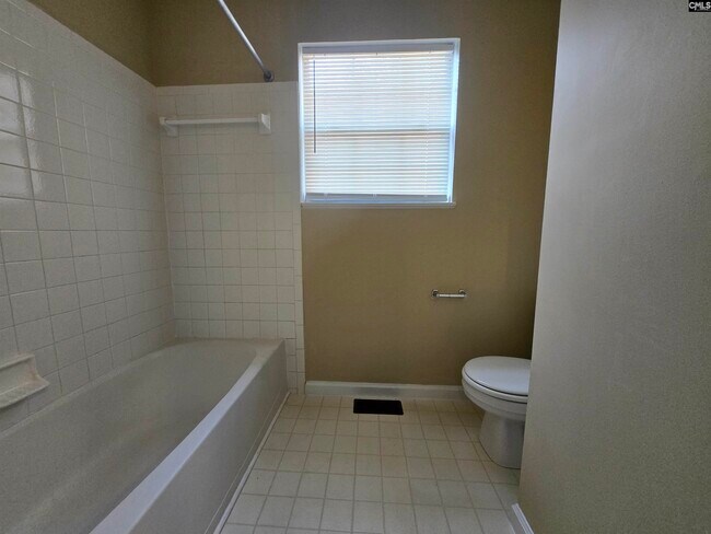 Building Photo - 208 Sagamare Rd