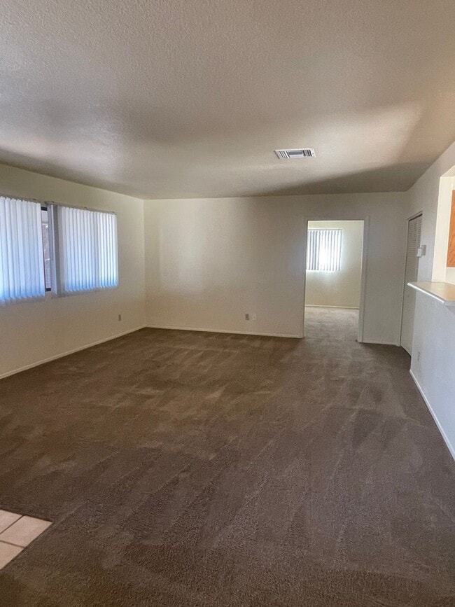 Building Photo - 3 Bed 2 Bath Contact Property Pros Realty ...
