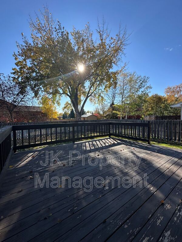 Building Photo - 608 Swan Ct