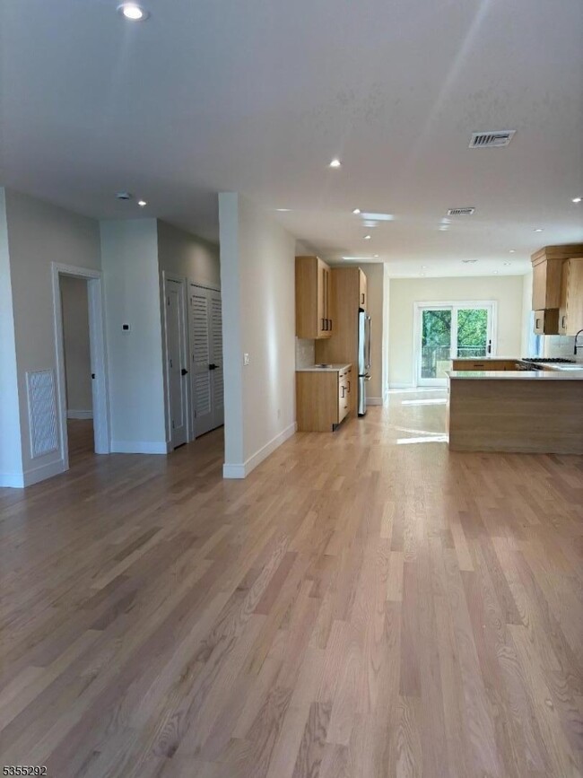 Building Photo - 67 W Harwood Terrace