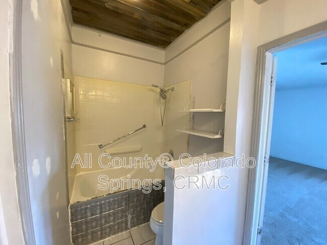 Building Photo - 218 W Rockrimmon Blvd