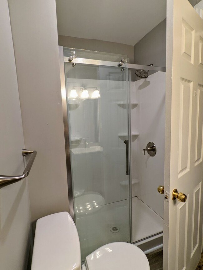 Building Photo - 229 Amber St