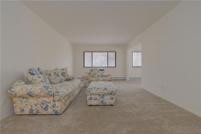 Building Photo - 8 E Lawrence Park Dr