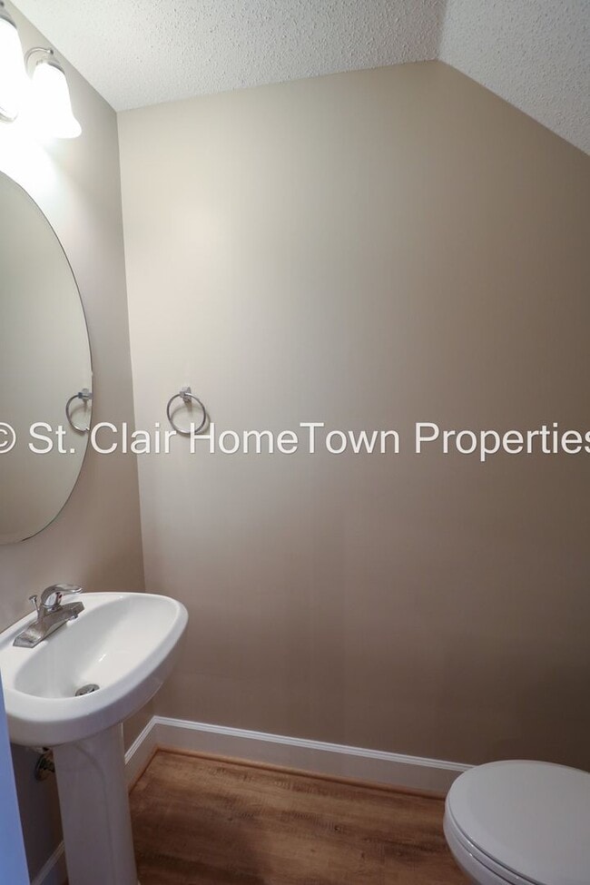 Building Photo - Newly Renovated Triplex